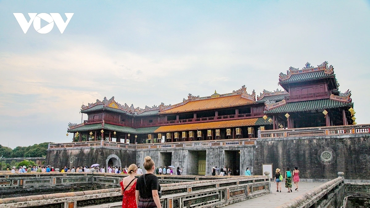 Trưng bày là dịp để giới thiệu một cách sinh động và trực quan các loại hình di sản văn hóa vật thể, phi vật thể, di sản tư liệu đặc trưng của Việt Nam đến khách tham quan trong nước và quốc tế. 