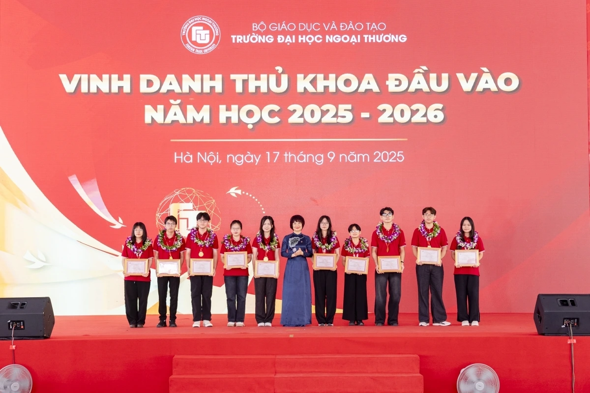 Trường ĐH Ngoại thương vinh danh thủ khoa đầu vào năm học 2025-2026