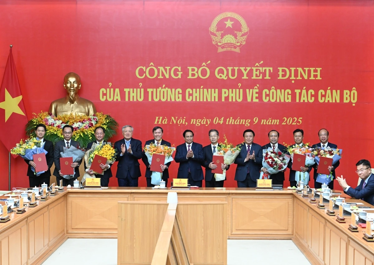 Thủ tướng trao 8 quyết định bổ nhiệm một số chức danh lãnh đạo các bộ, cơ quan thuộc chính phủ
