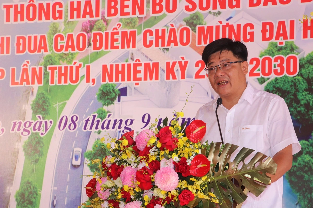 Ông Cao Đình Huấn, PGD Công ty xây lắp 368(nhà thầu) phát biểu cam kết sẽ đẩy nhanh tiến độ và chất lượng công trình