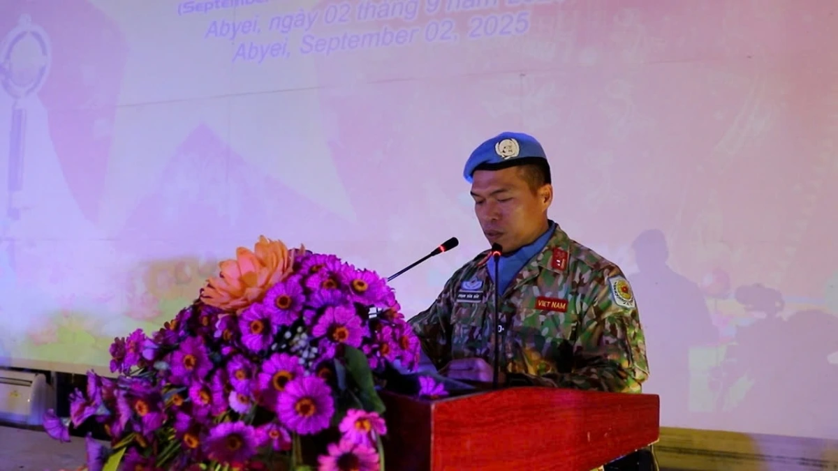 Trung tá Phạm Văn Hảo, Chỉ huy trưởng Lực lượng gìn giữ hòa bình Việt Nam tại Abyei đọc diễn văn ôn lại những mốc son chói lọi của Cách mạng tháng Tám và Quốc khánh 2/9