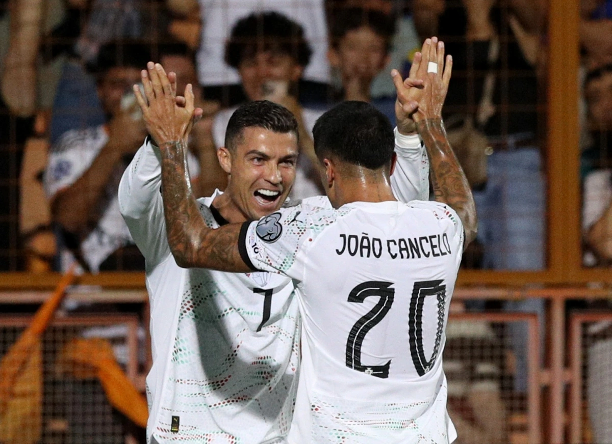 Ronaldo tỏa sáng rực rỡ (Ảnh: Reuters).