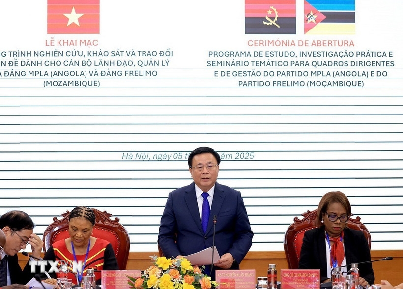 Ủy viên Bộ Chính trị, Giám đốc Học viện Chính trị Quốc gia Hồ Chí Minh, Chủ tịch Hội đồng lý luận Trung ương Nguyễn Xuân Thắng phát biểu. (Ảnh: TTXVN)