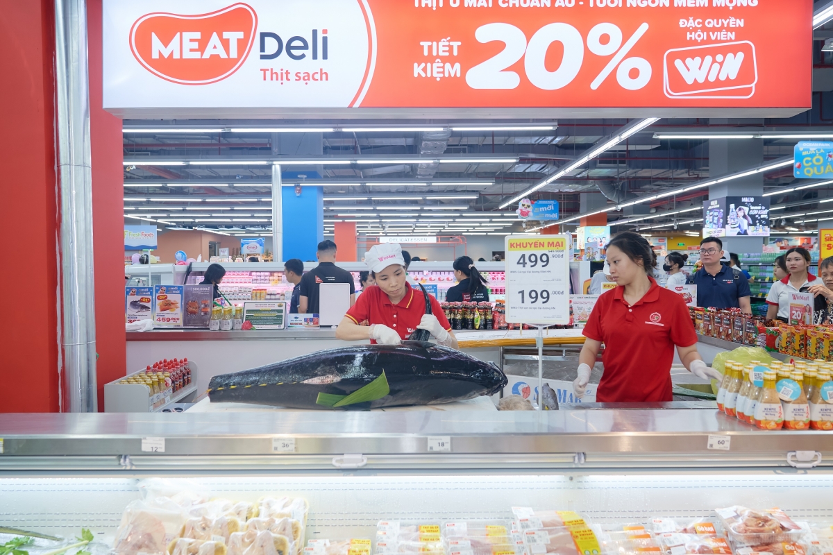 Khu vực sơ chế hải sản trực tiếp tại siêu thị WinMart