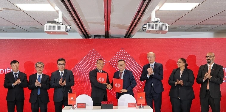 Ký kết Thỏa thuận hợp tác toàn diện giữa Techcombank và Techcom Life