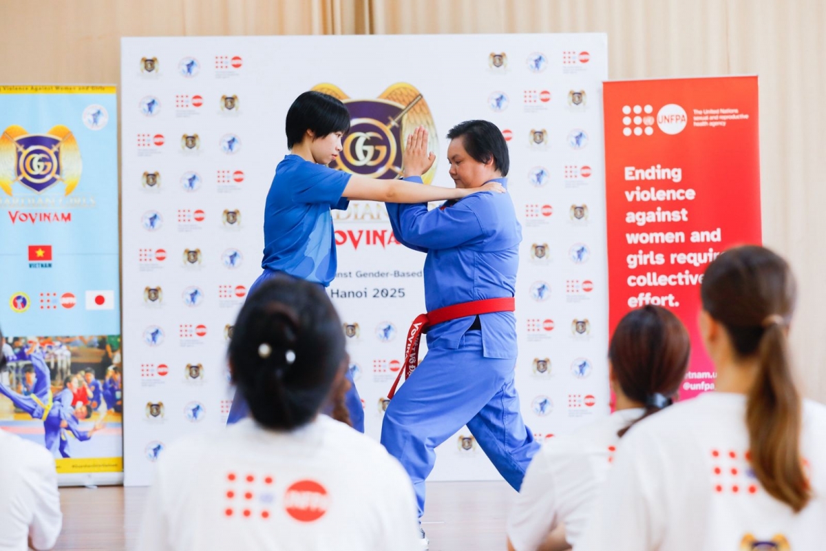 Buổi huấn luyện kỹ năng tự vệ cho phụ nữ. Ảnh: UNFPA