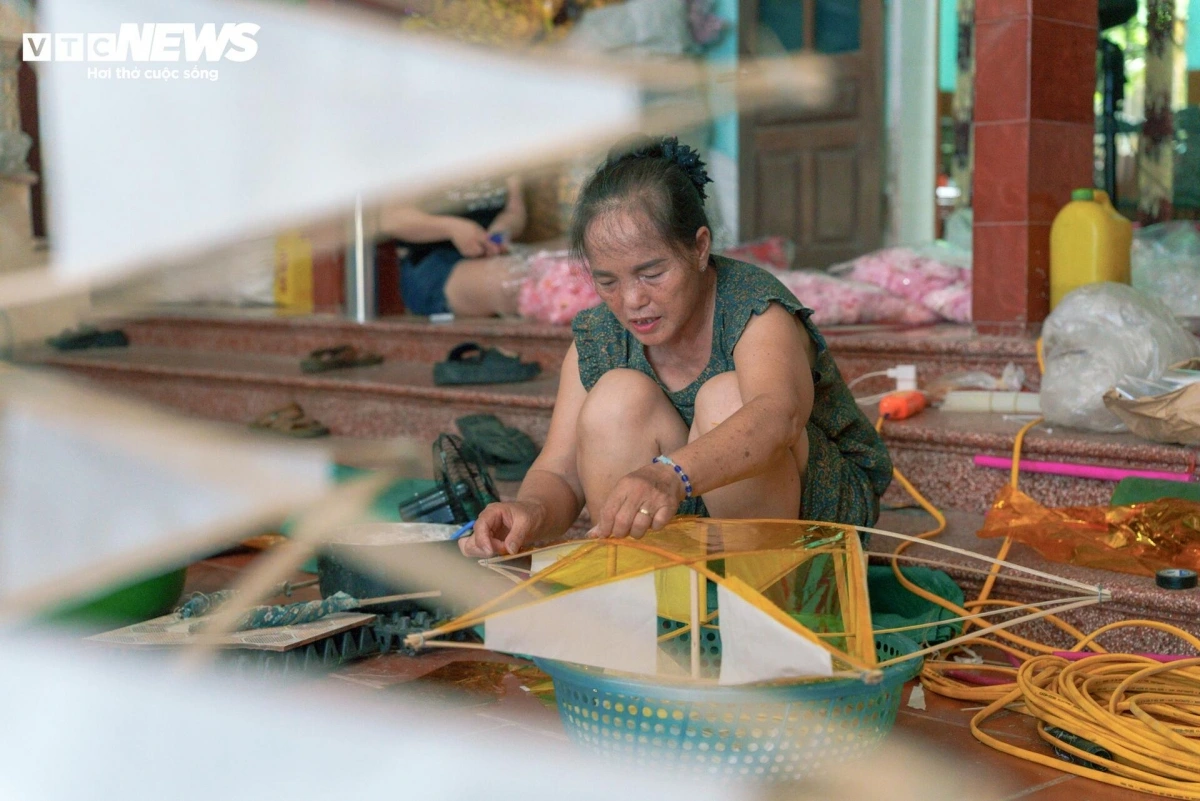 From the sixth and seventh months of the lunar calendar, the entire village becomes bustling with activity as households rush to fulfill the growing number of orders.