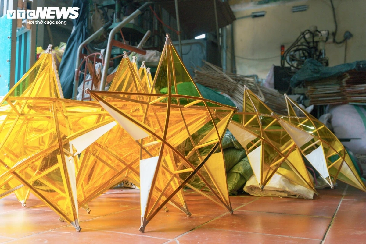 Alongside mooncakes, lanterns are among the most popular items during the Mid-Autumn Festival, which is celebrated on the 15th day of the eighth lunar month or October 6 this year.