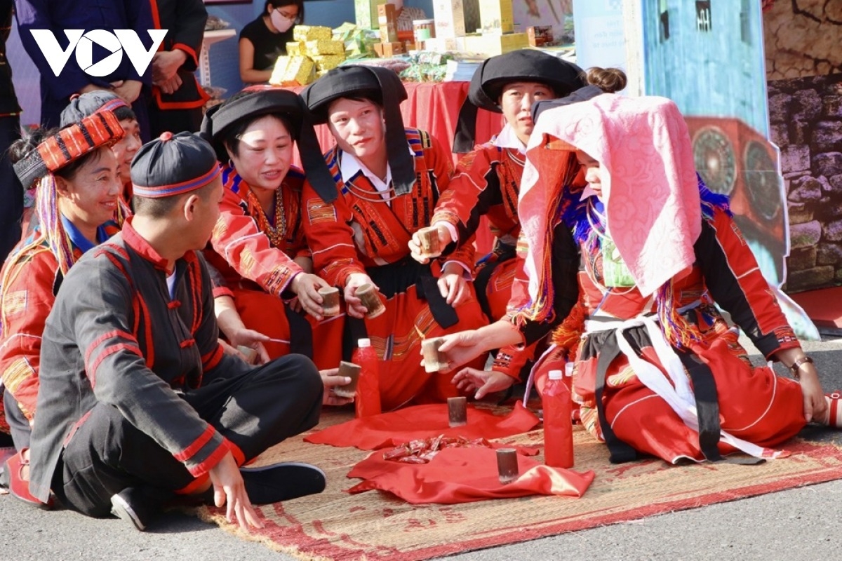 Lễ cưới của người Pà Thẻn là nét văn hóa đặc sắc, nổi bật của cư dân sinh sống nơi địa đầu Tổ quốc Hà Giang.