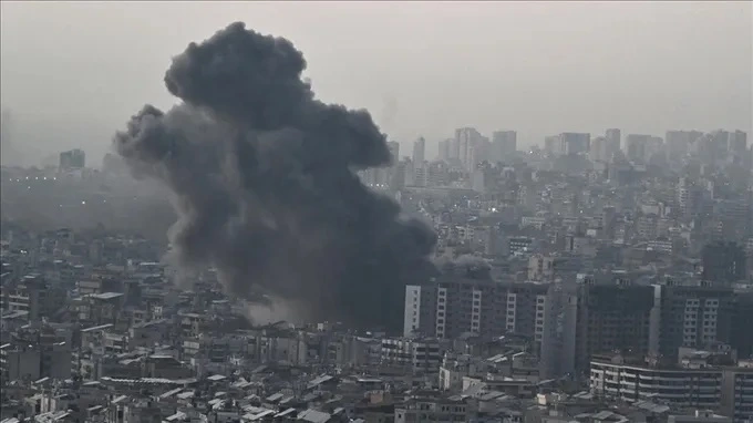 Khói bốc lên sau một cuộc không kích của Israel vào Lebanon. Ảnh: ANADOLU