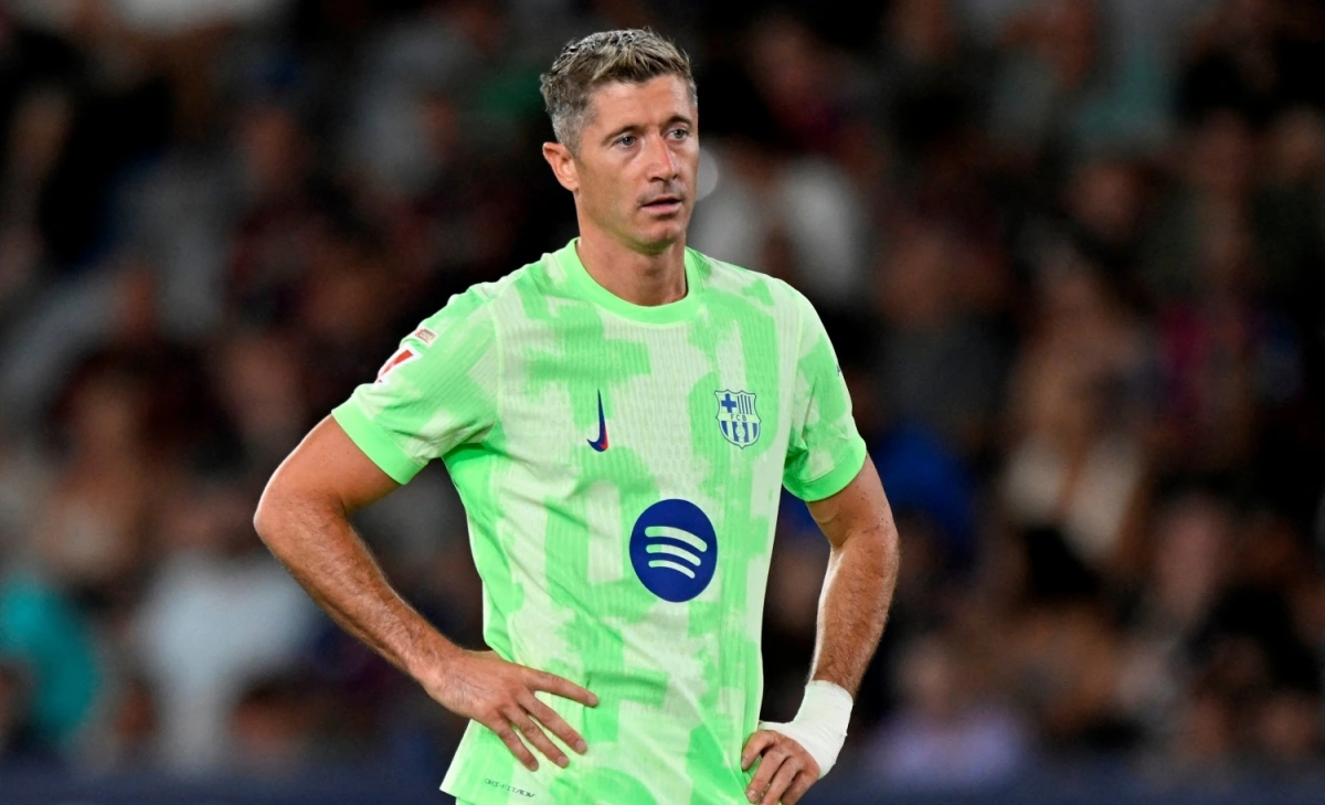 Lewandowski từ chối mức lương hậu hĩnh để tiếp tục ở lại Barca (Ảnh: Reuters).