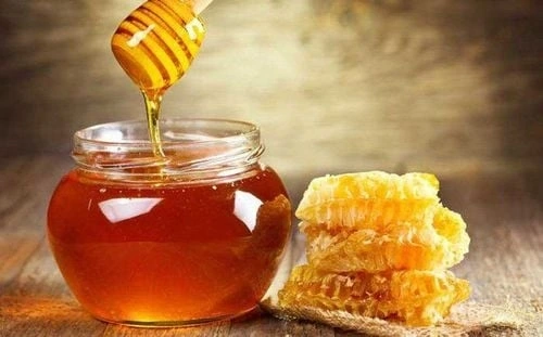 Mật ong được ví như “thực phẩm vàng” của thiên nhiên, nhưng hiện nay không ít sản phẩm bị pha trộn, kém chất lượng