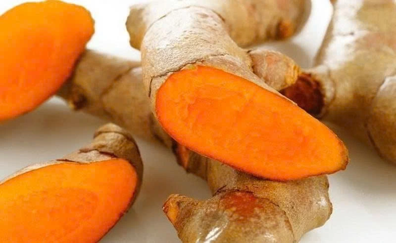 Trong củ nghệ có chứa hoạt chất chính là curcumin, được khoa học hiện đại chứng minh mang lại nhiều lợi ích cho sức khỏe