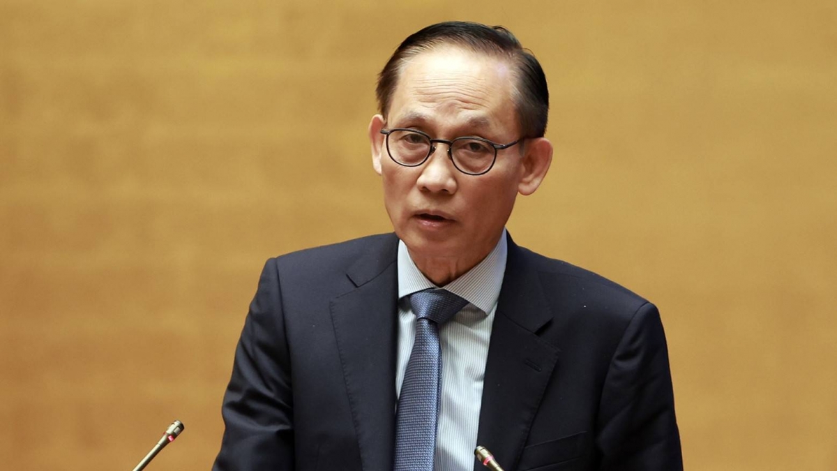 Quyền Bộ trưởng Ngoại giao Lê Hoài Trung trình bày nội dung của Nghị quyết số 59. Ảnh: Vietnamnet