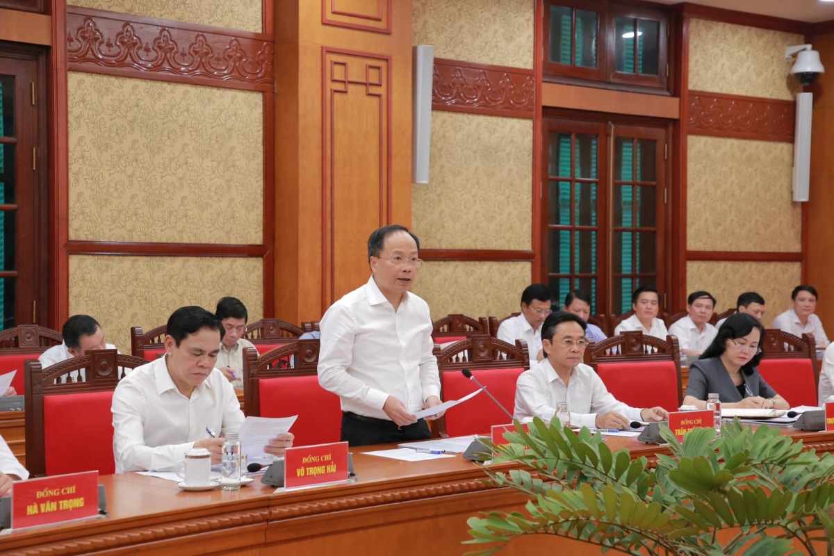 Đại biểu nêu ý kiến tại buổi làm việc của Thường trực Ban Bí thư Trần Cẩm Tú với tỉnh Hà Tĩnh