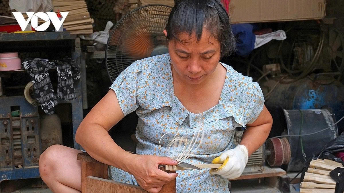 Every stage of making paper fans is done by hand, requiring the craftsman's skill and precision at each step.