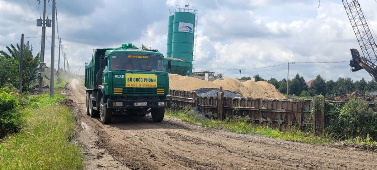 Các nhà thầu của dự án đang tăng tốc, khắc phục khó khăn, đảm bảo phương án thi công hợp lý, an toàn