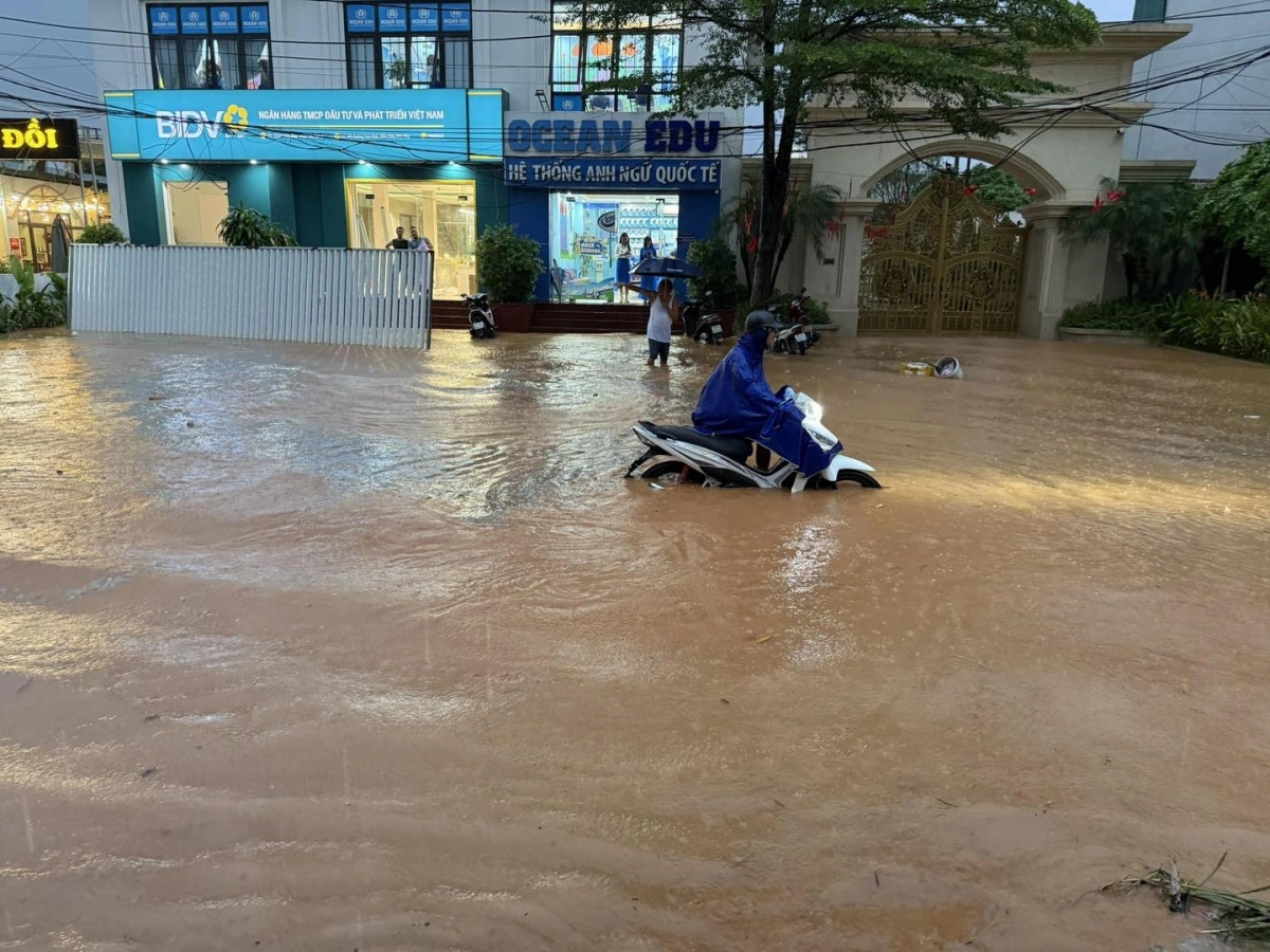Mưa lũ gây ngập tại khu vực xã Cẩn Khê.