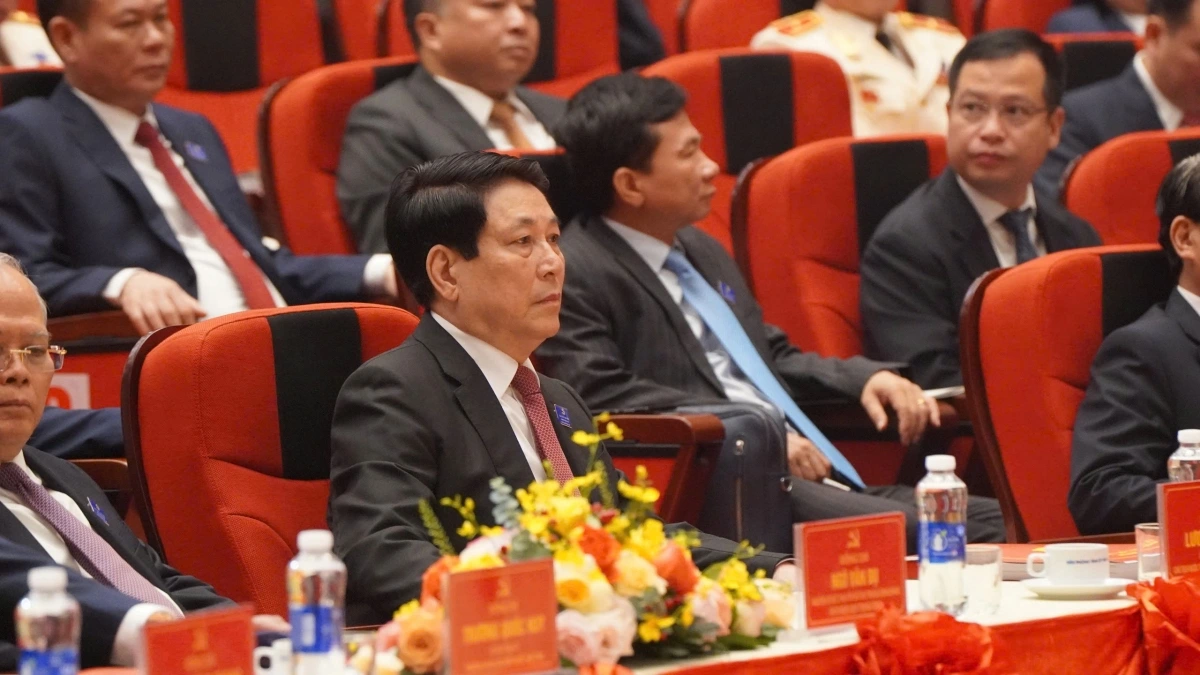 Chủ tịch nước Lương Cường dự và chỉ đạo Đại hội Đảng bộ tỉnh Phú Thọ lần thứ I.