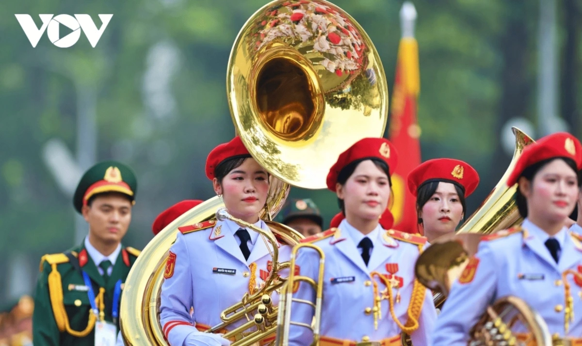 During the struggle for national liberation and reunification, the battle calls of the Military Band inspired courage and determination, urging soldiers and people to fight bravely and overcome all invading enemies. Today, those proud and heroic sounds continue to resonate at the country’s major events, motivating the entire Party, people, and armed forces to unite in building a prosperous and happy nation.