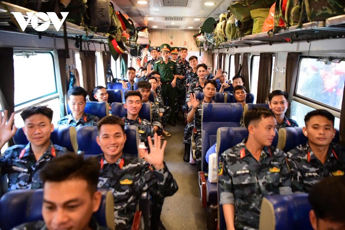 Cyber operation unit bids farewell to Hanoi before returning to base