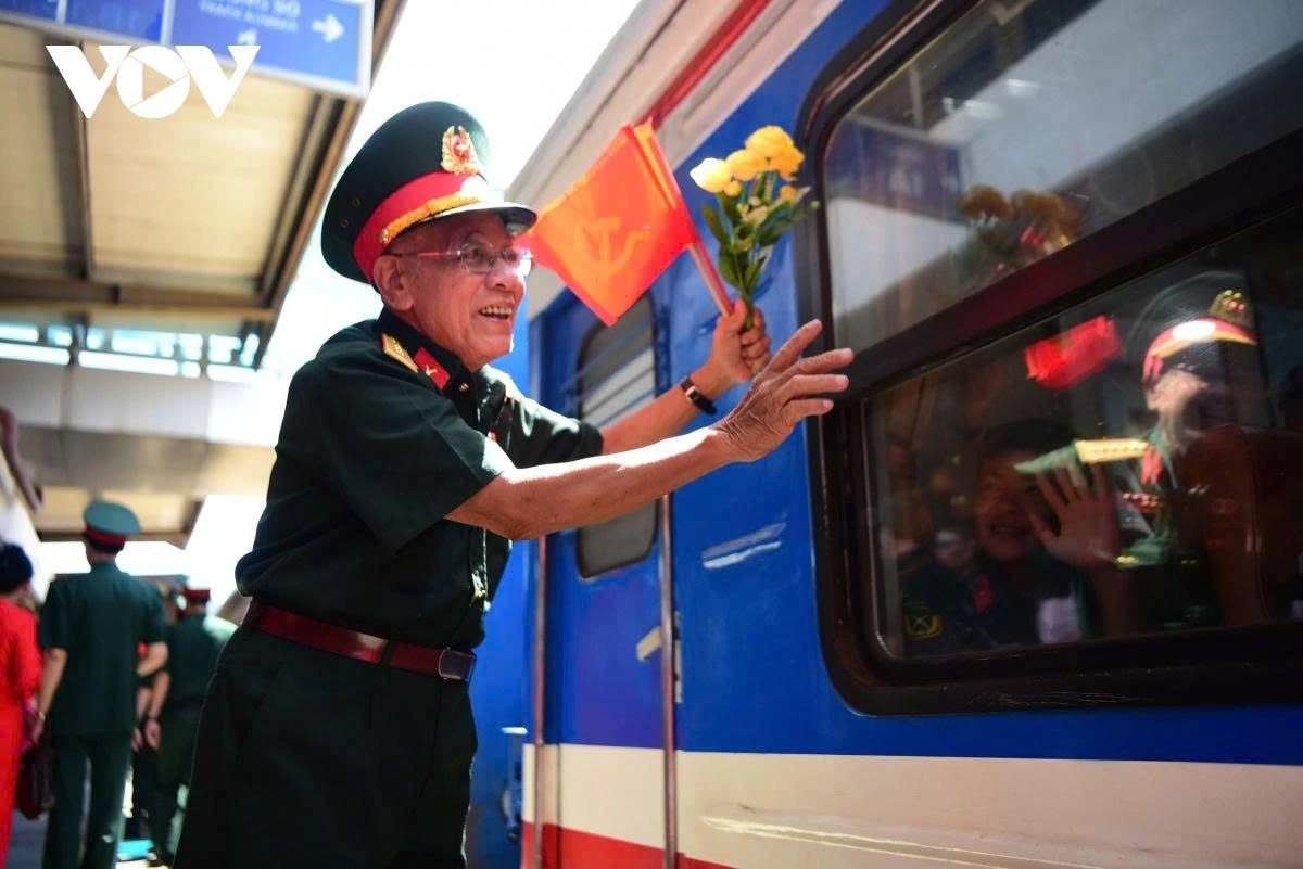 Veteran Cao Kim Thong extends thanks to soldiers after A80 mission