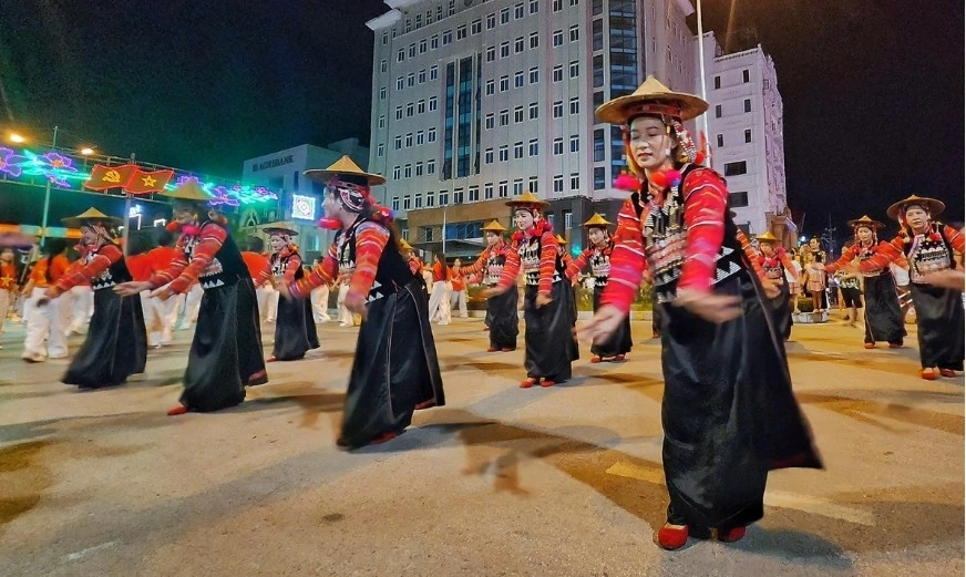 The “Northwest Essence” street festival serves not only as a performance-oriented artistic event but also as an occasion to honour and promote the diverse and rich cultural heritage of the local ethnic communities.