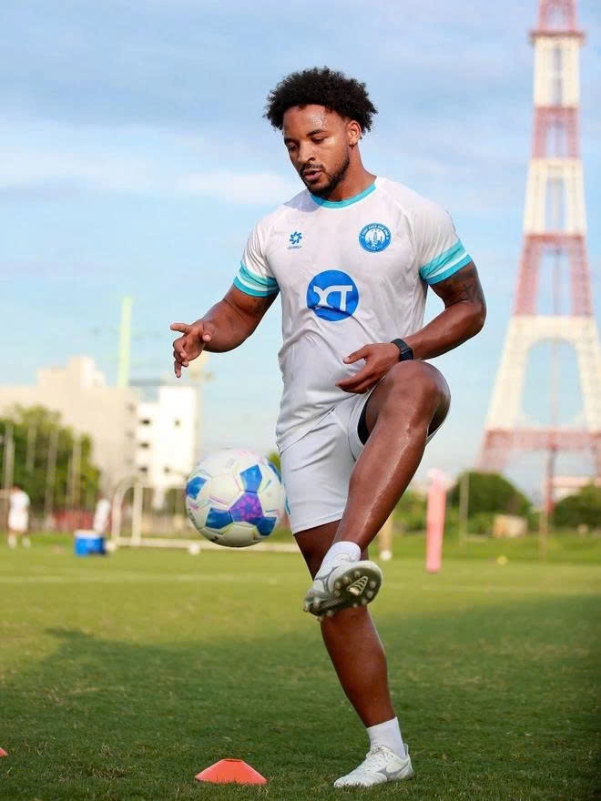 Xuan Son has smoothly completed basic exercises on Thep Xanh Nam Dinh FC's training ground on September 2. (Photo: Nam Dinh FC)