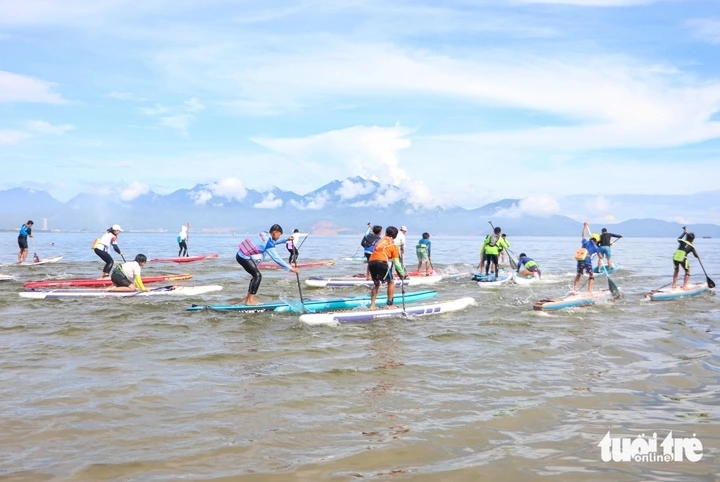Athletes compete at the National Sailing and SUP Racing 2025 in Da Nang
(Photo: tuoitre.vn)