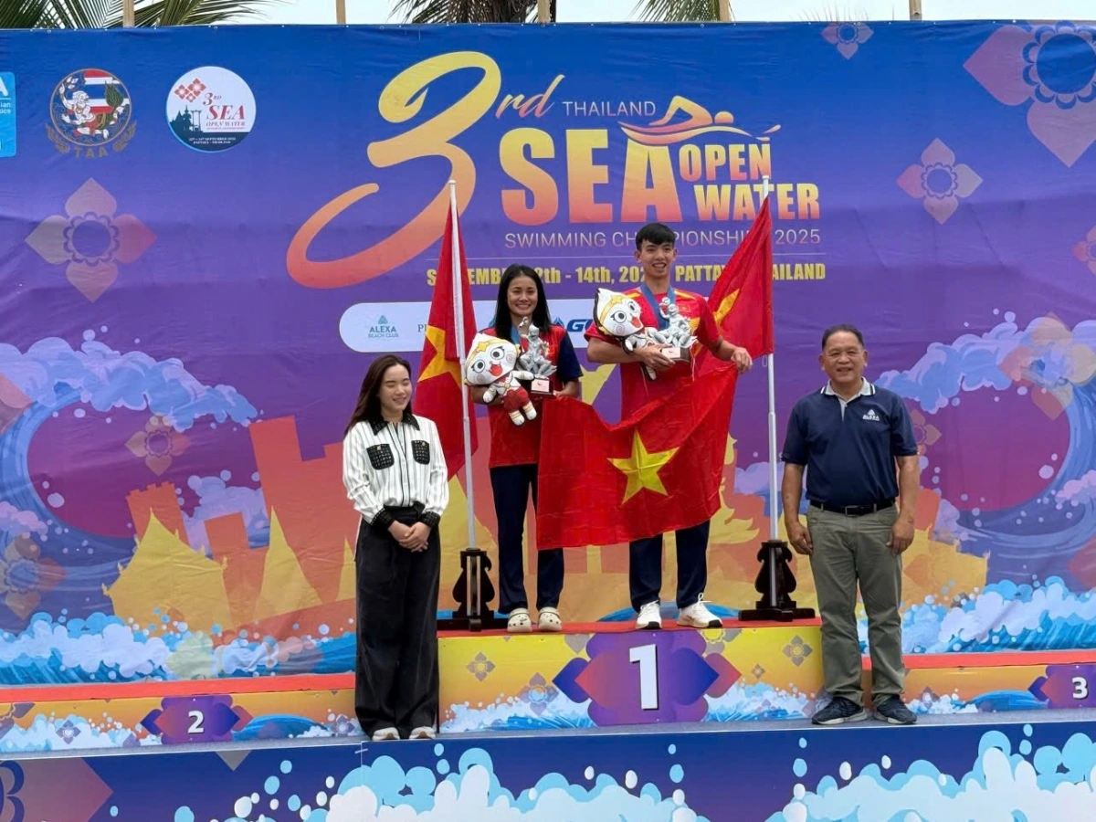 Vietnamese swimmers win a gold medal on the final competition day at the South East Asian Open Water Swimming Championships 2025. (Image source of Vietnam Aquatic Sports Association)