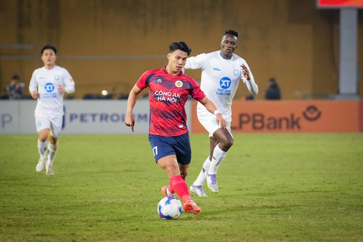 Văn Thanh chấn thương nặng, phải nghỉ thi đấu 6-7 tháng. (Ảnh: VPF). 