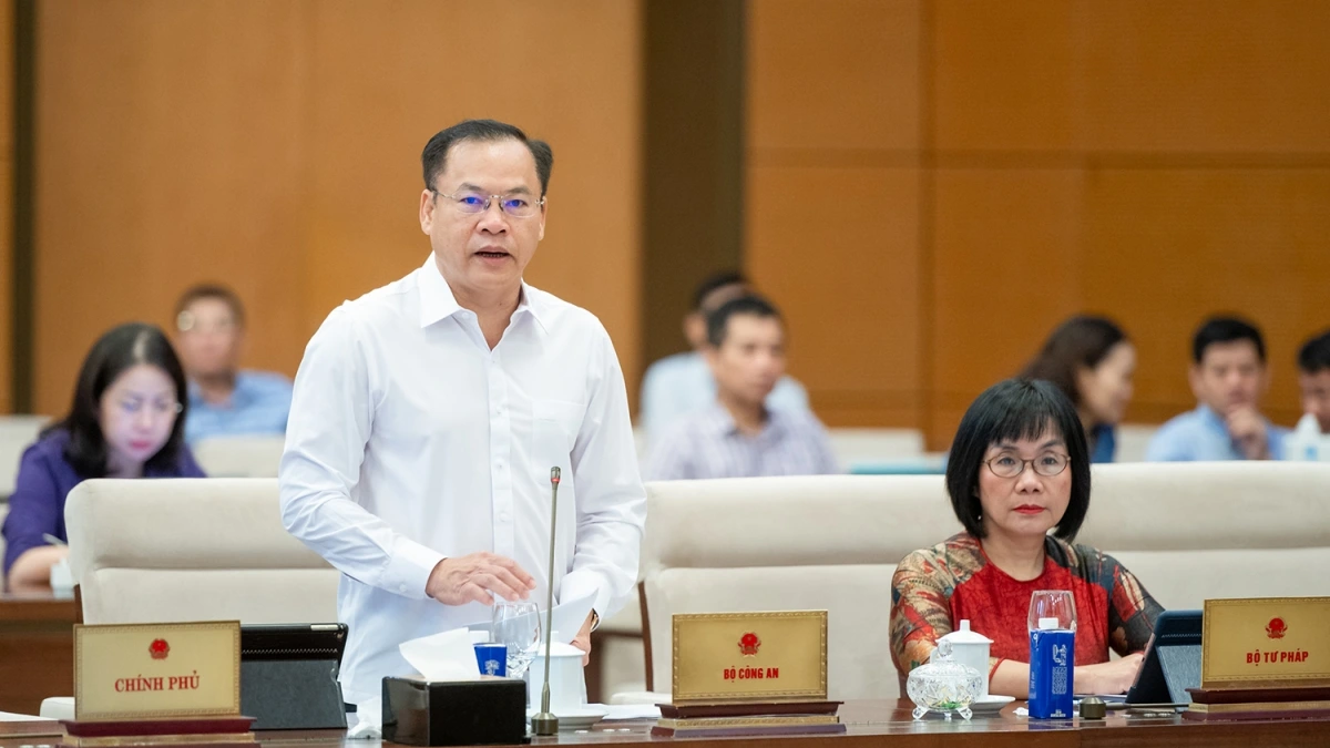 Thứ trưởng Bộ Công an Nguyễn Văn Long phát biểu tại phiên họp