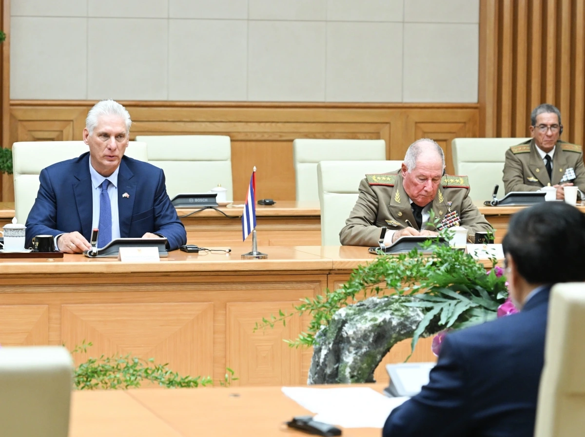 Chủ tịch nước Cuba Miguel Diaz Canel đánh giá việc hai bên trao đổi thường xuyên các chuyến thăm và tiếp xúc ở các cấp thời gian qua, đã góp phần quan trọng vào việc củng cố và phát triển mạnh mẽ quan hệ đặc biệt Việt Nam - Cuba.