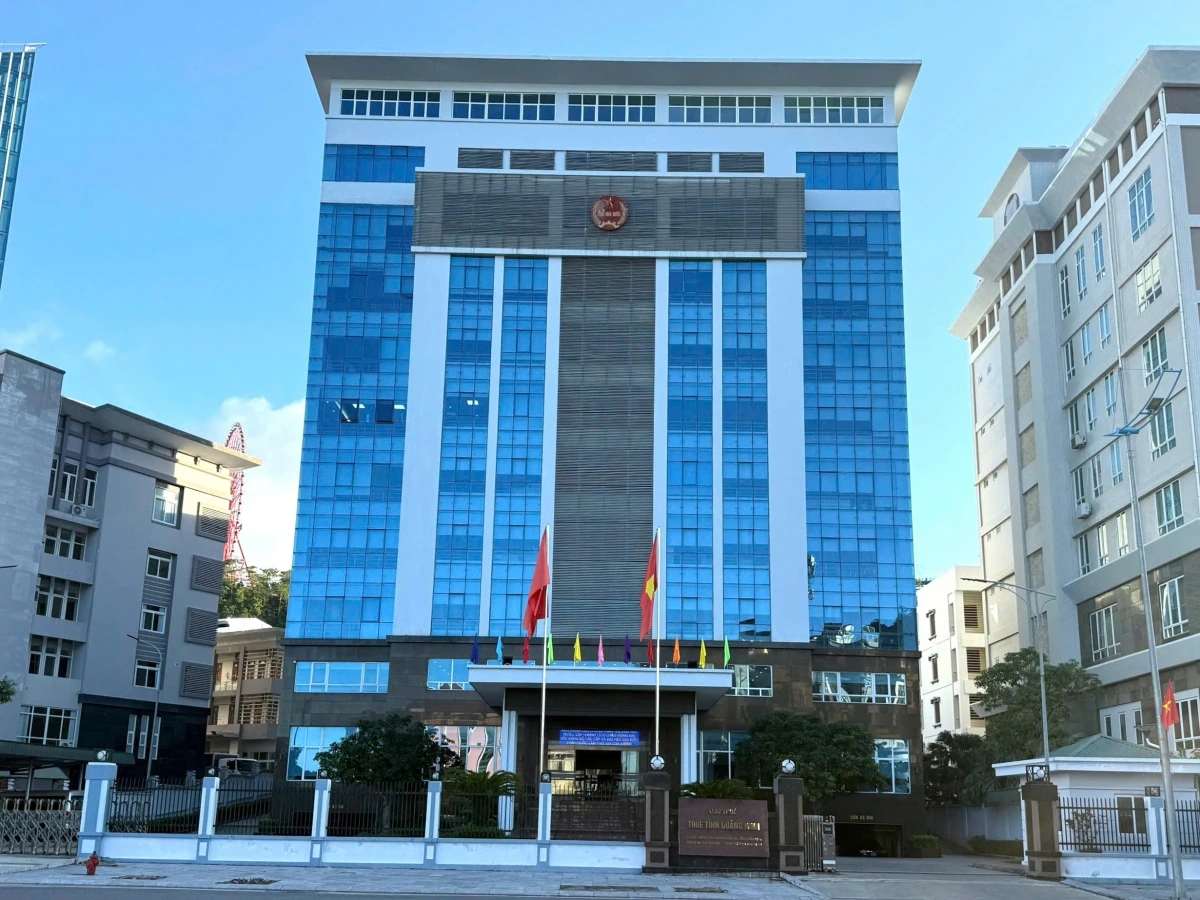 Mới đây, Thuế tỉnh Quảng Ninh đã ra thông báo sẽ áp dụng biện pháp tạm hoãn xuất cảnh đối với một loạt lãnh đạo doanh nghiệp, đại diện theo pháp luật của công ty trên địa bàn.