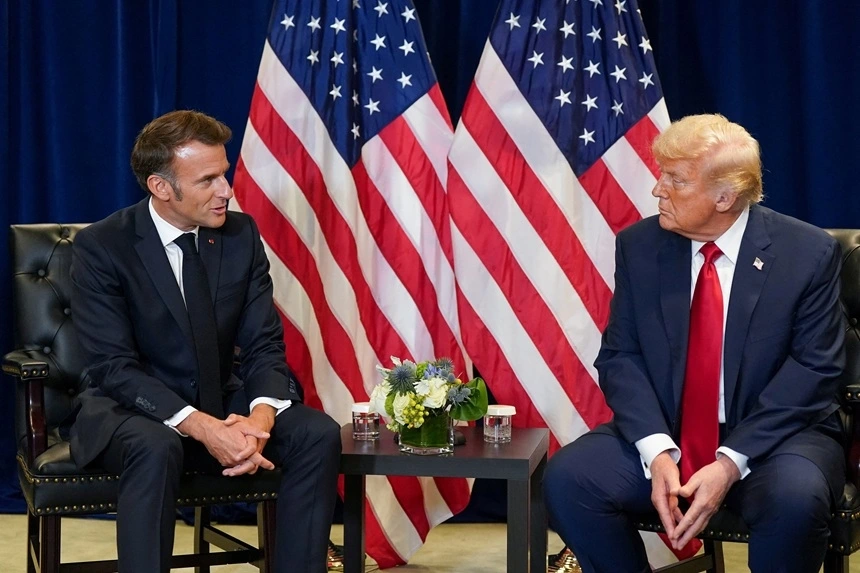 Tổng thống Pháp Emmanuel Macron gặp Tổng thống Mỹ Donald Trump bên lề Đại hội đồng Liên Hợp Quốc. Ảnh: Reuters
