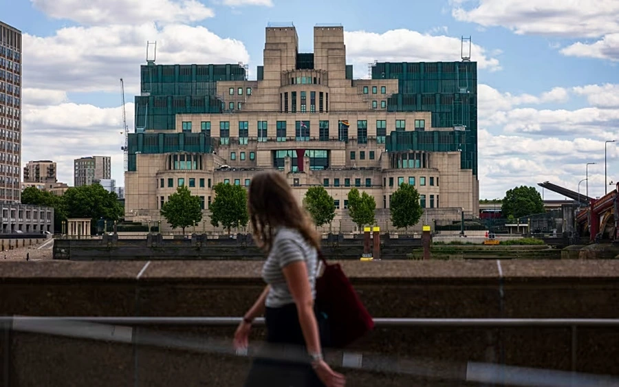 Trụ sở tình báo Anh MI6. Ảnh: Reuters.