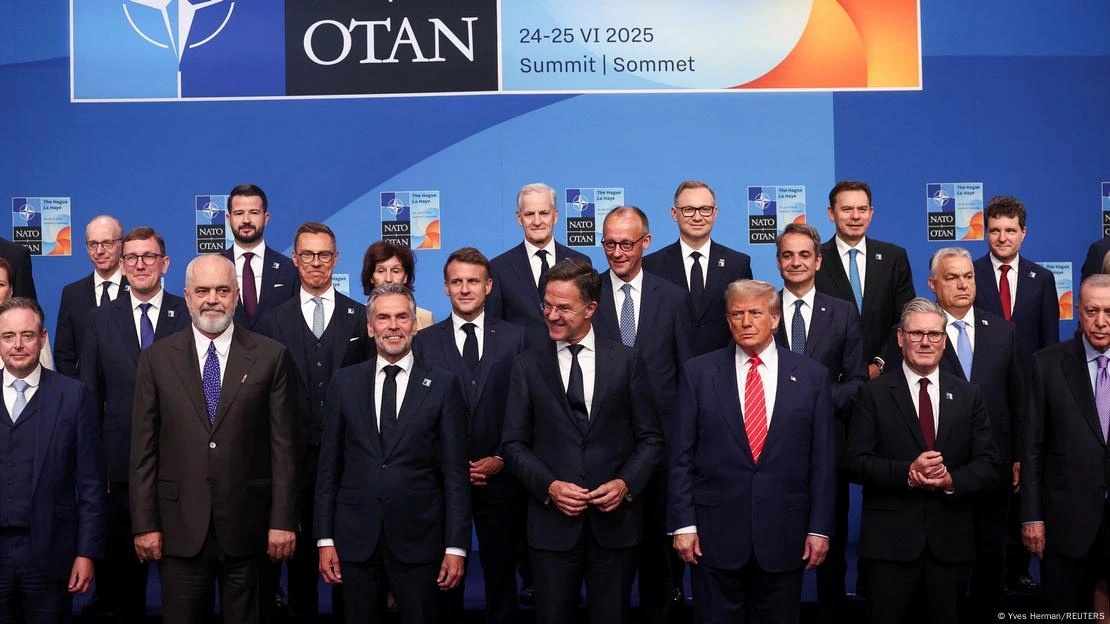 Tổng thống Mỹ Donald Trump tuyên bố rằng Mỹ sẽ chỉ trừng phạt Nga nếu tất cả các thành viên NATO ngừng nhập khẩu dầu của Moscow. Ảnh: Reuters