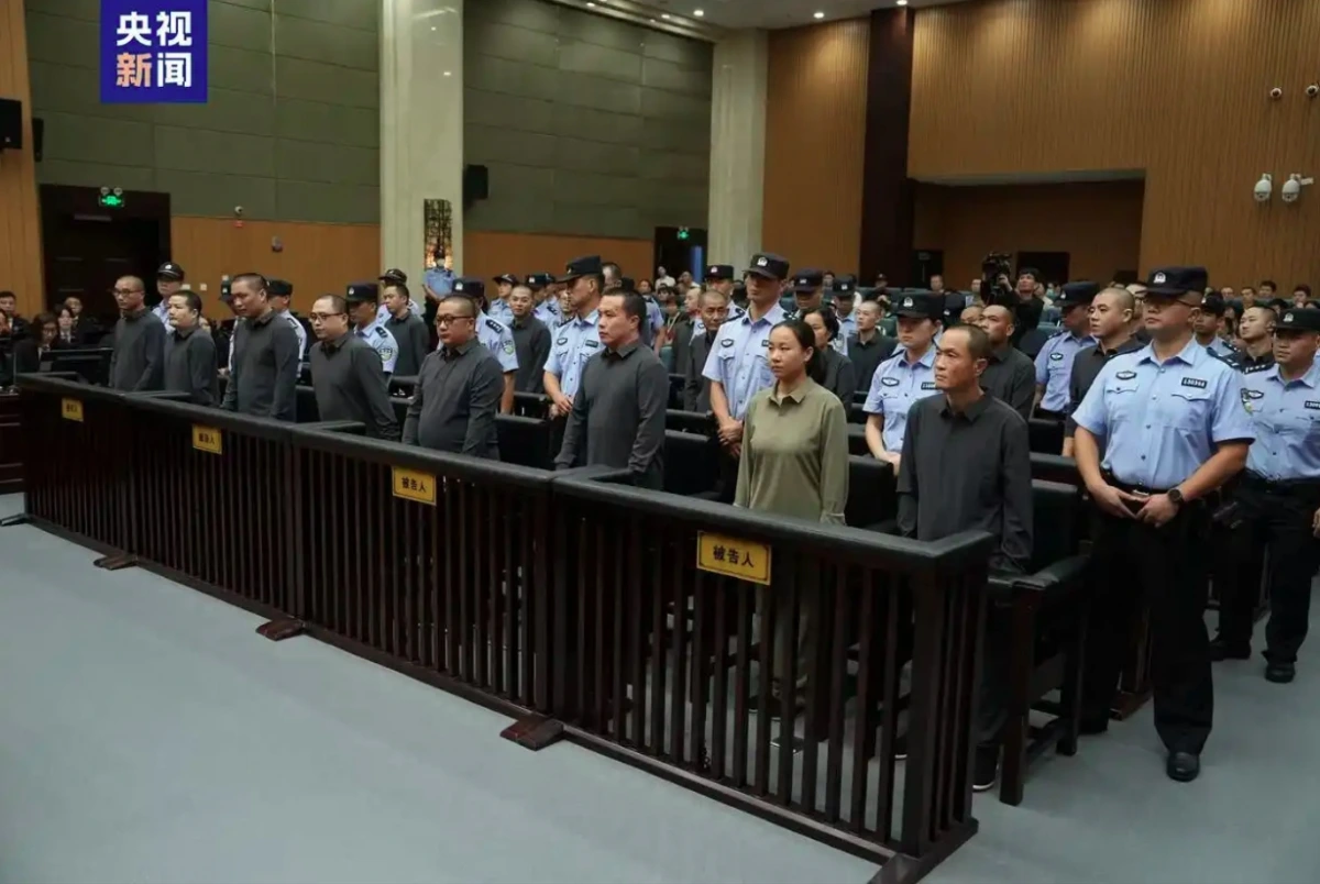 Các bị cáo tại phiên tòa xét xử ngày 29/9. Ảnh: CCTV News
