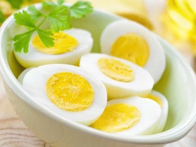 Trứng gà chứa lượng đạm có giá trị sinh học cao, dễ hấp thu, tương đương với sữa nếu được chế biến đúng cách