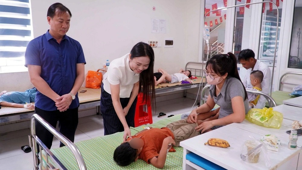 Sức khỏe học sinh trường An Mỹ đã ổn định sau khi được các bác sĩ điều trị. Ảnh: TTXVN