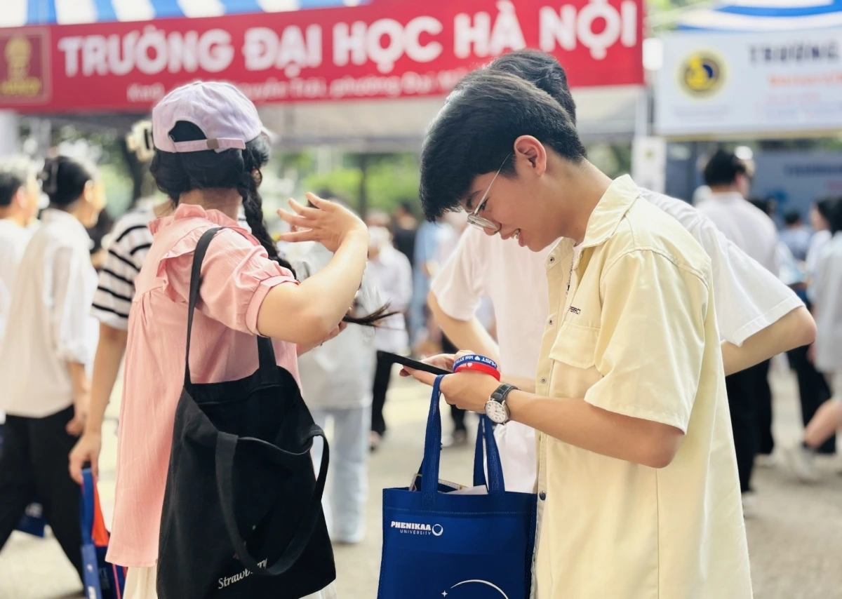 Vào đại học, mỗi bạn trẻ sẽ phải tự chủ trong nhiều phần việc. Thuê trọ trở thành phần việc quen thuộc với những sinh viên xa nhà lên thành phố học tập. (Ảnh: Phương Lan)