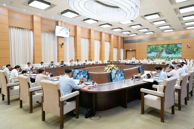  Ủy ban Thường vụ Quốc hội cho ý kiến về dự án luật, sáng 22/9. Ảnh: Quốc hội