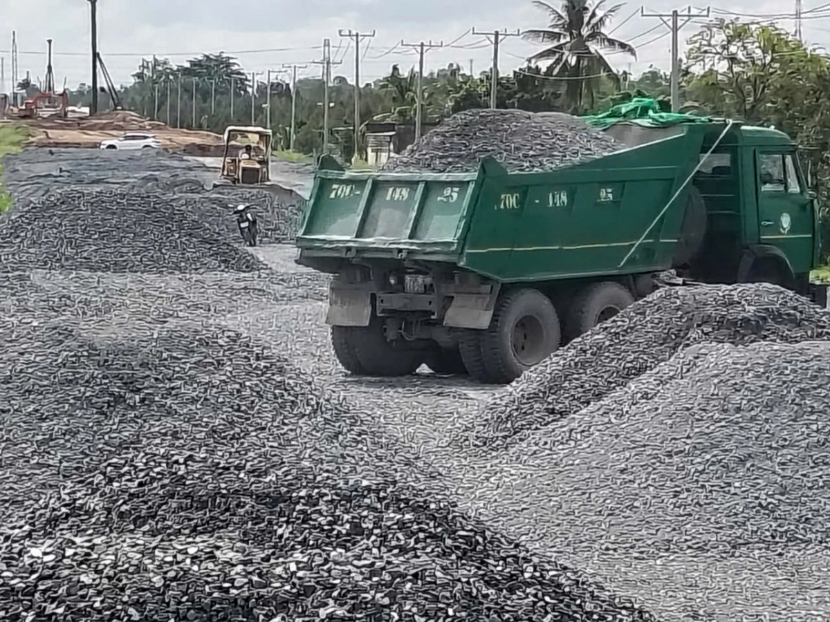 Khó khăn nhất đối với các đơn vị thi công là vật liệu đá đang khan hiếm, giá cao