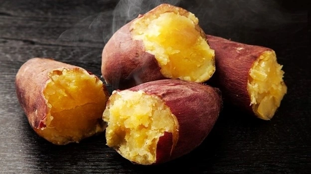 Vỏ khoai lang cũng chứa nhiều chất dinh dưỡng tốt cho sức khỏe. Ảnh: Mashed