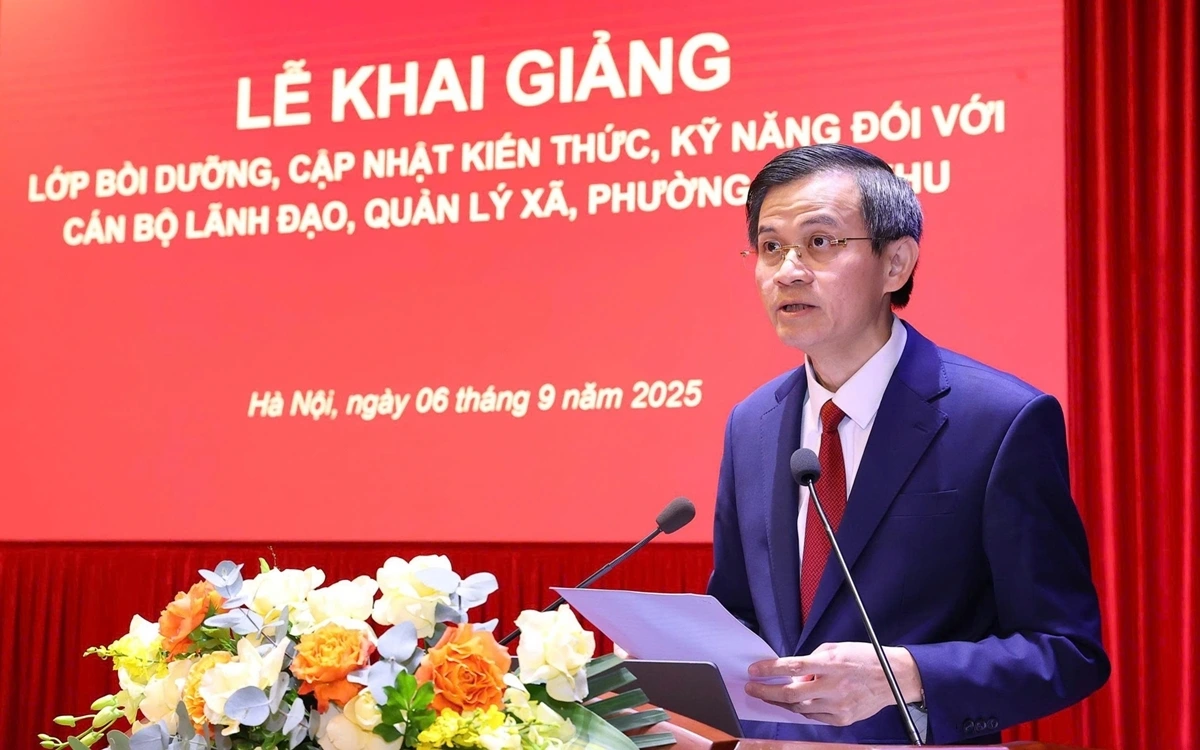 PGS.TS. Đoàn Minh Huấn, Phó Giám đốc Thường trực Học viện Chính trị quốc gia Hồ Chí Minh phát biểu tại Lễ khai giảng. 