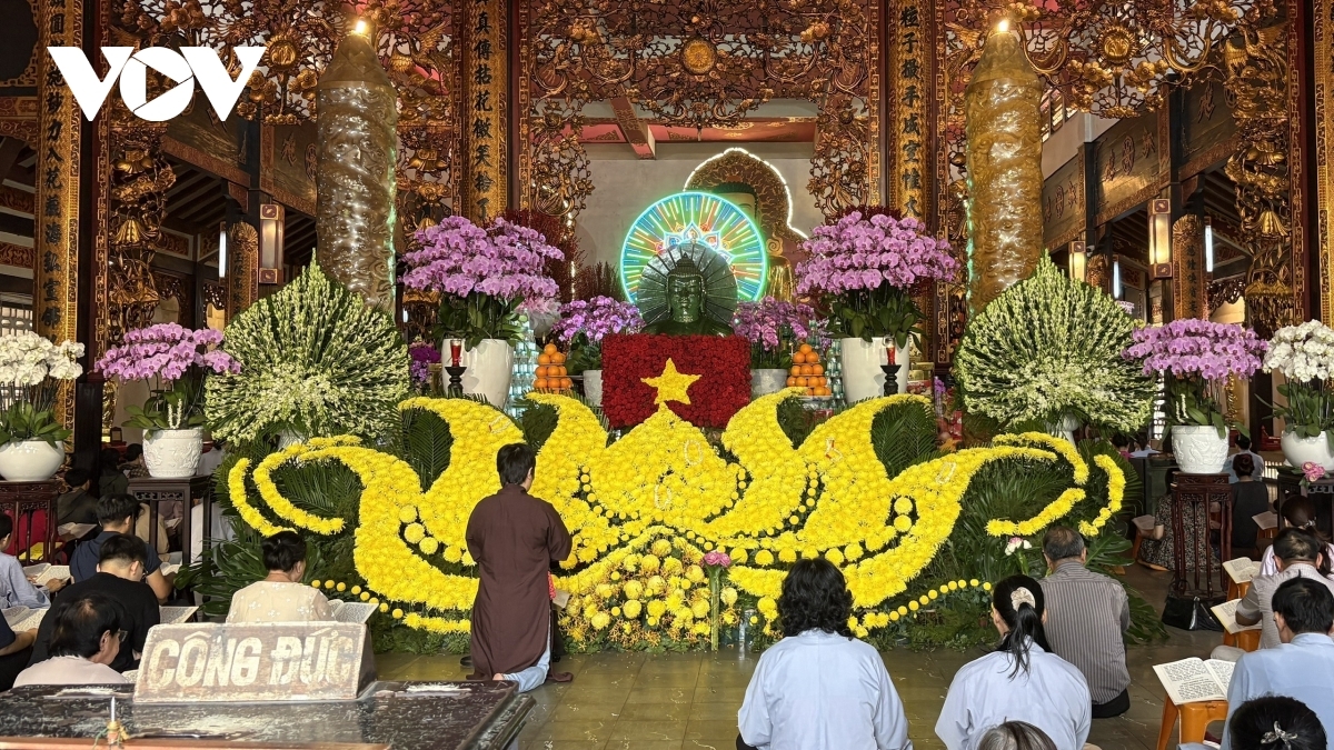 The Vu Lan Festival, a traditional Buddhist celebration of filial piety, was marked by various activities at many pagodas, some starting several days in advance.It is the nation’s second largest traditional festival after the lunar New Year (Tet) festival.