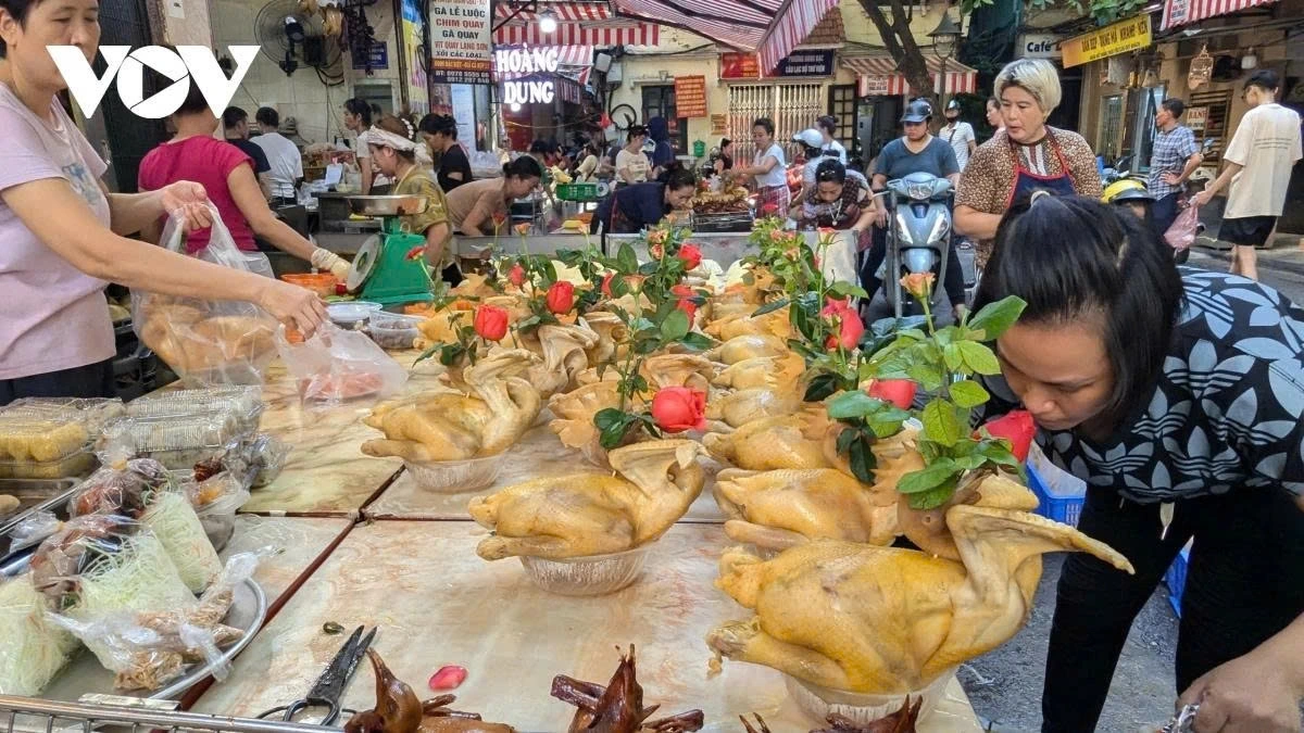 Vietnamese people believe that on this day, the souls of the departed return home to reunite with their families. As such, it is a meaningful occasion for family gatherings and a time to express love, respect, and gratitude to ancestors and parents.