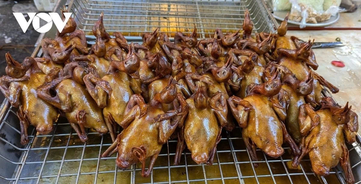 Roasted birds have long been an essential offering during the Vu Lan Festival.