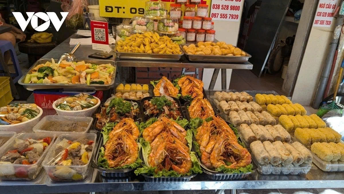Nem (spring rolls) or fried shrimp are popular items with customers these days.