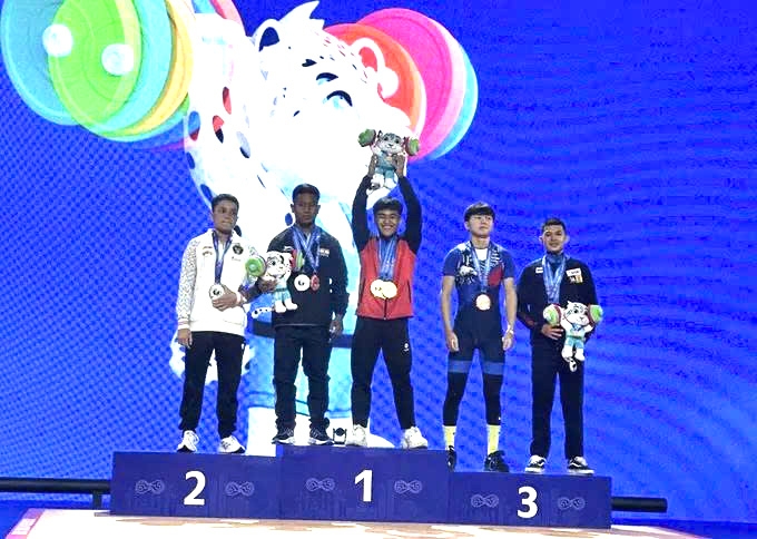 Van The (thrd from left) is the standout performer for Vietnam at the Asian Youth Championships in Kazakhstan. (Image source: Minh Minh/SGGP)